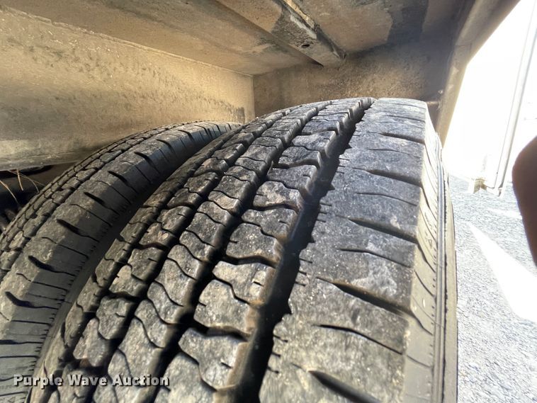 image for item IR9752 2016 Ford E350  box truck