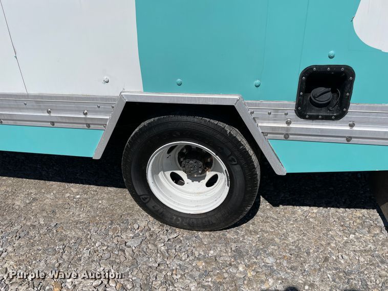 image for item IR9752 2016 Ford E350  box truck