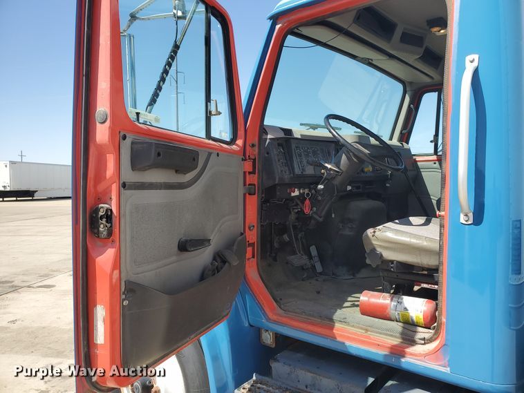 image for item IX9048 1997 International 4700  box truck