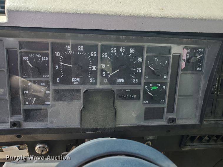 image for item IX9048 1997 International 4700  box truck