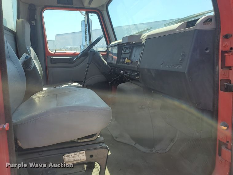 image for item IX9048 1997 International 4700  box truck