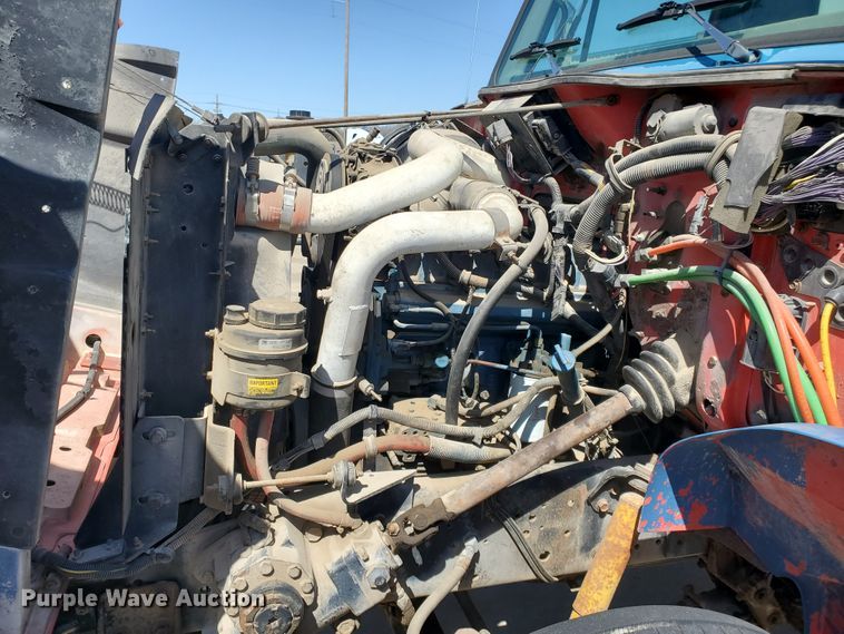 image for item IX9048 1997 International 4700  box truck