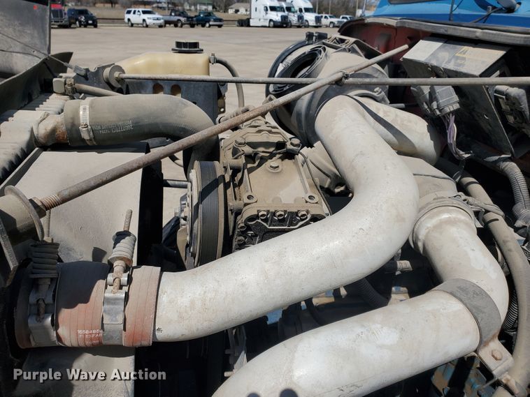 image for item IX9048 1997 International 4700  box truck