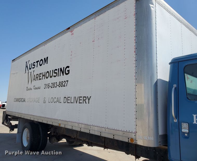 image for item IX9048 1997 International 4700  box truck