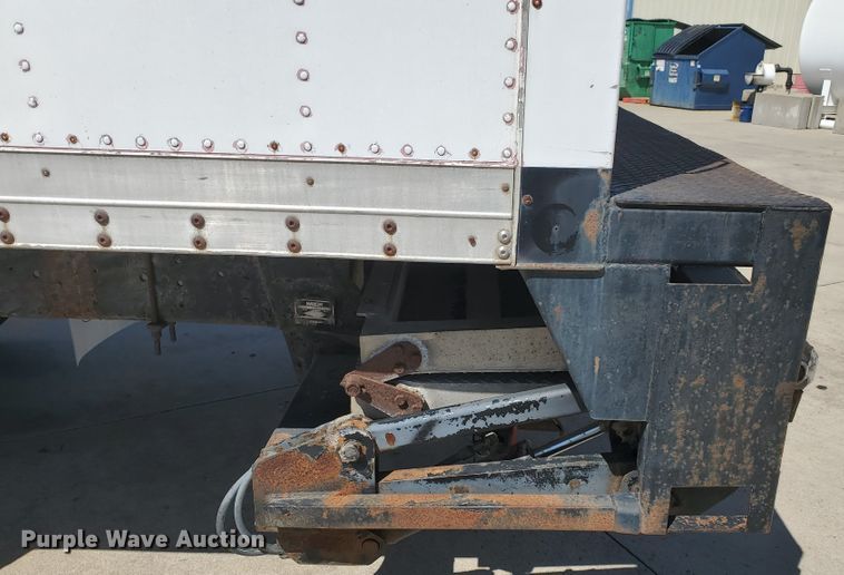 image for item IX9048 1997 International 4700  box truck