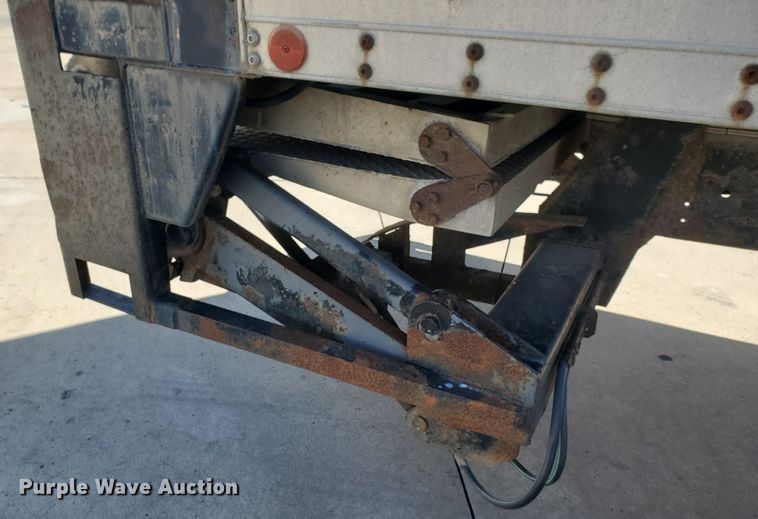 image for item IX9048 1997 International 4700  box truck