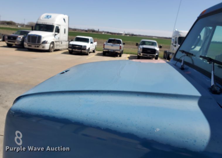 image for item IX9048 1997 International 4700  box truck