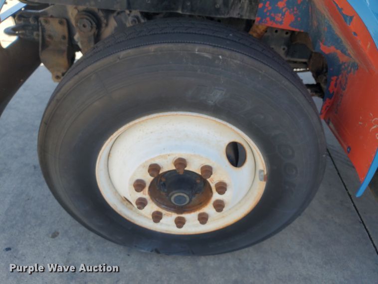 image for item IX9048 1997 International 4700  box truck