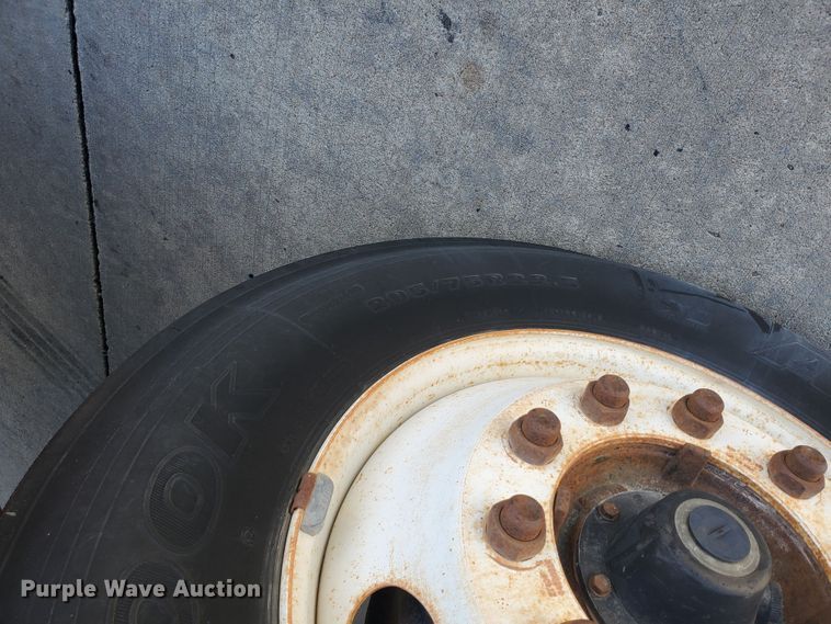 image for item IX9048 1997 International 4700  box truck