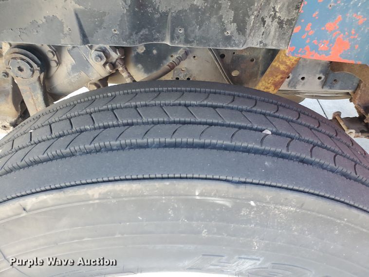 image for item IX9048 1997 International 4700  box truck