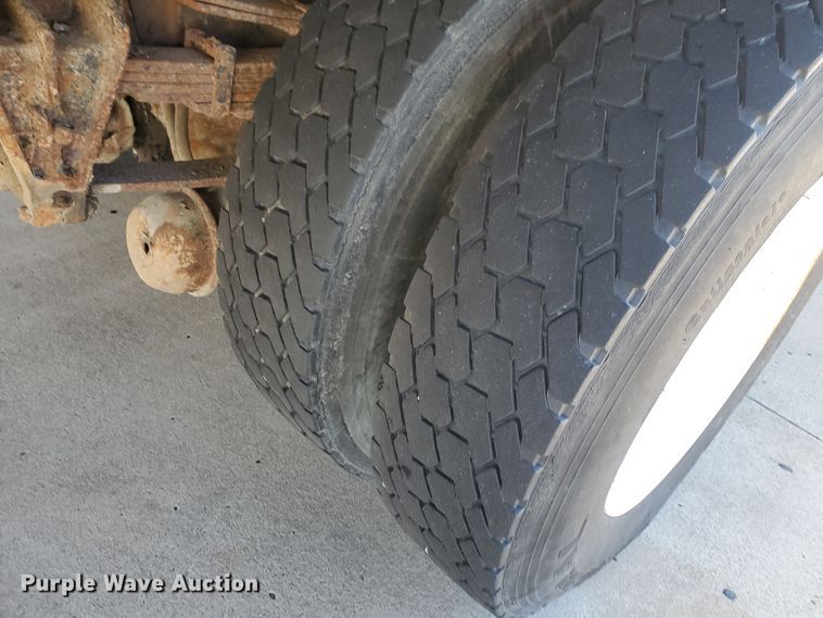 image for item IX9048 1997 International 4700  box truck