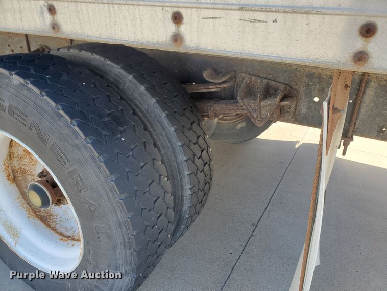 image for item IX9048 1997 International 4700  box truck