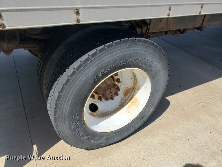 image for item IX9048 1997 International 4700  box truck