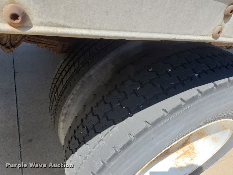 image for item IX9048 1997 International 4700  box truck