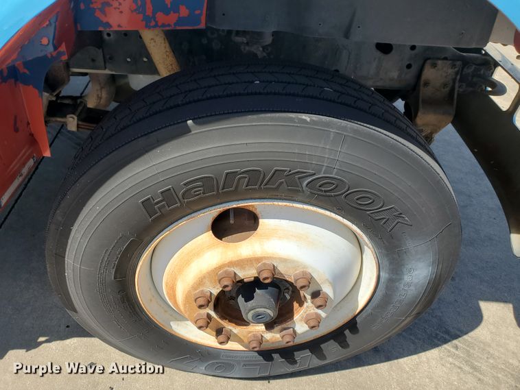 image for item IX9048 1997 International 4700  box truck