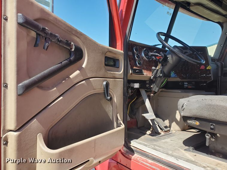 image for item IX9050 2007 International 9400i  semi truck