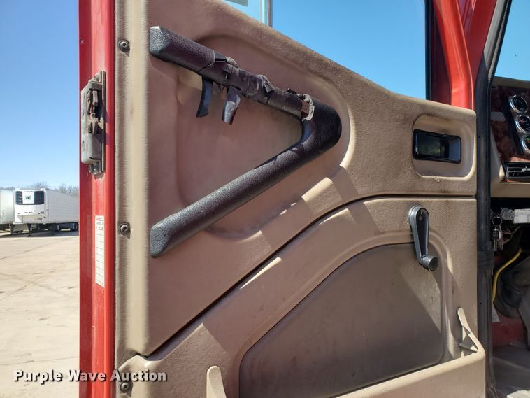 image for item IX9050 2007 International 9400i  semi truck