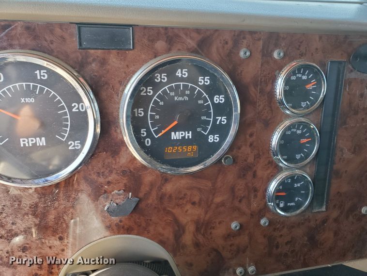 image for item IX9050 2007 International 9400i  semi truck