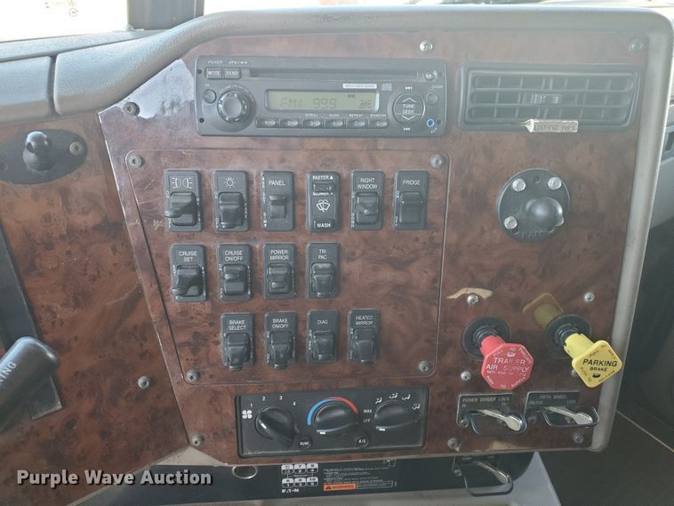 image for item IX9050 2007 International 9400i  semi truck