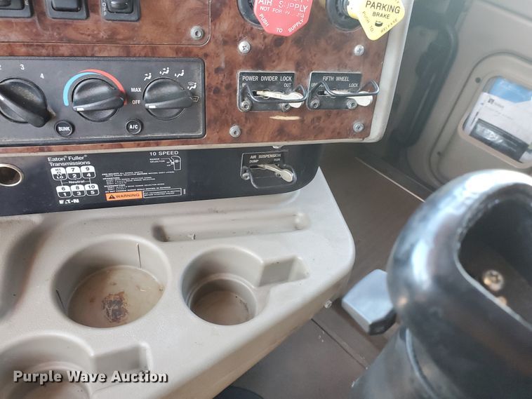 image for item IX9050 2007 International 9400i  semi truck