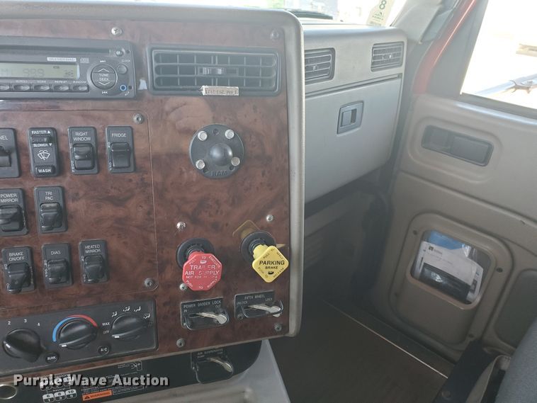 image for item IX9050 2007 International 9400i  semi truck