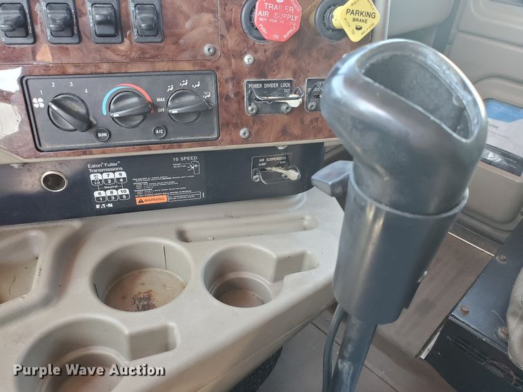 image for item IX9050 2007 International 9400i  semi truck