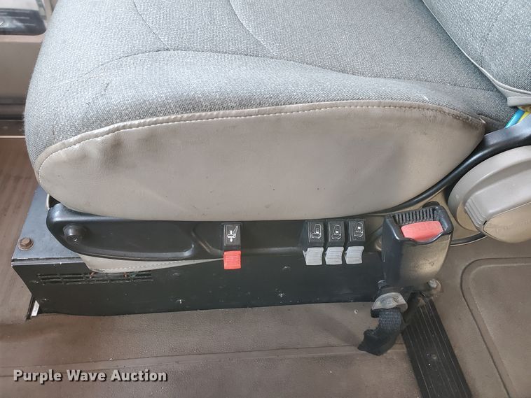 image for item IX9050 2007 International 9400i  semi truck