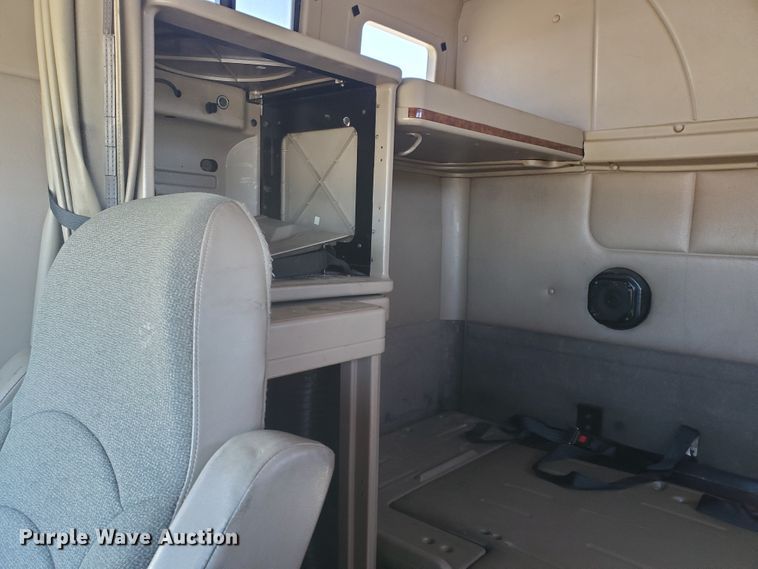 image for item IX9050 2007 International 9400i  semi truck