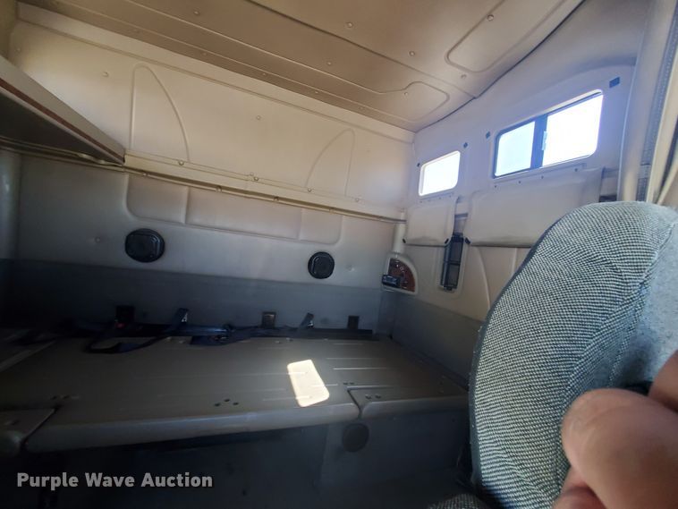 image for item IX9050 2007 International 9400i  semi truck