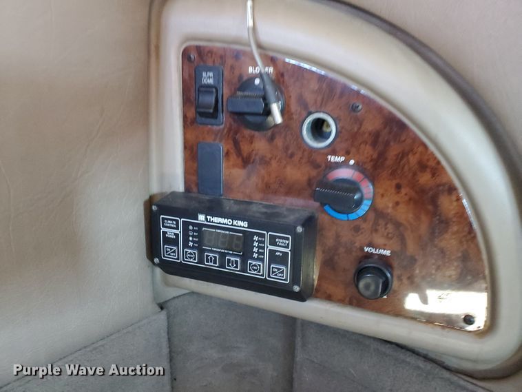 image for item IX9050 2007 International 9400i  semi truck