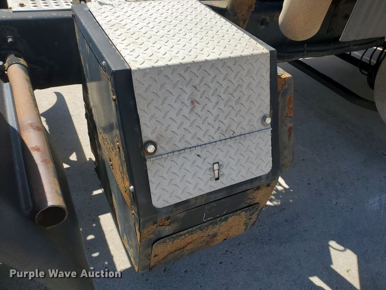 image for item IX9050 2007 International 9400i  semi truck