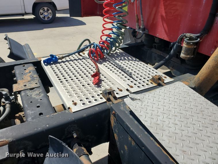 image for item IX9050 2007 International 9400i  semi truck