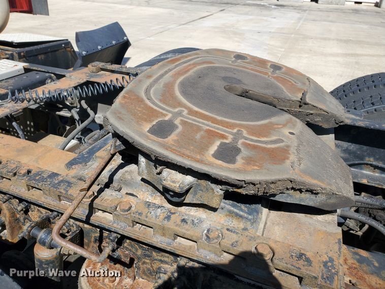 image for item IX9050 2007 International 9400i  semi truck