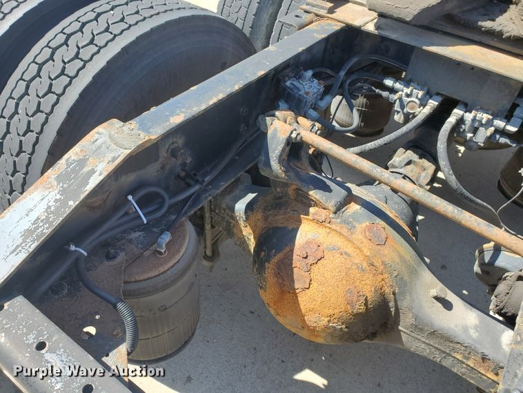 image for item IX9050 2007 International 9400i  semi truck