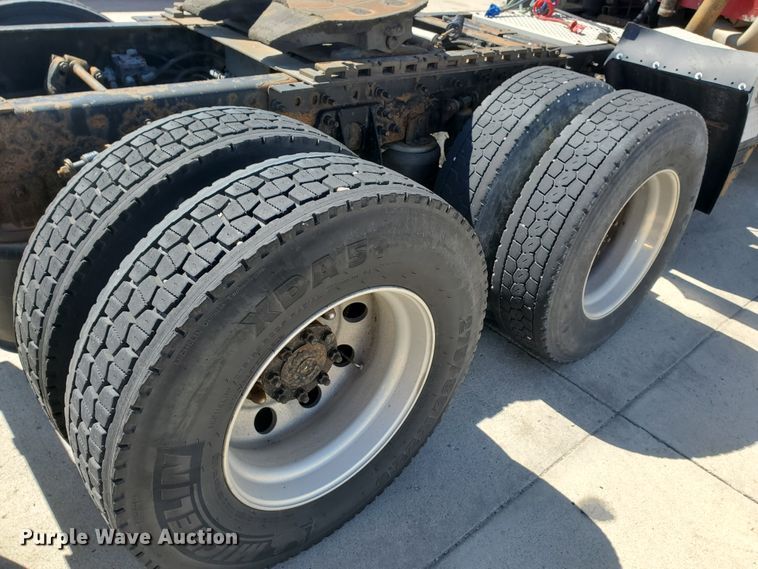 image for item IX9050 2007 International 9400i  semi truck