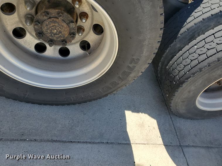 image for item IX9050 2007 International 9400i  semi truck