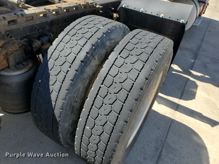 image for item IX9050 2007 International 9400i  semi truck