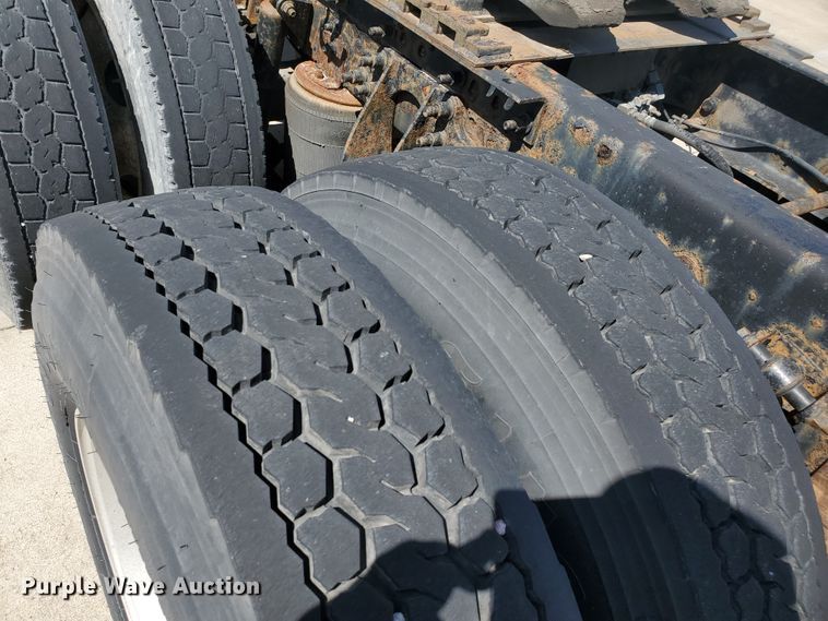 image for item IX9050 2007 International 9400i  semi truck