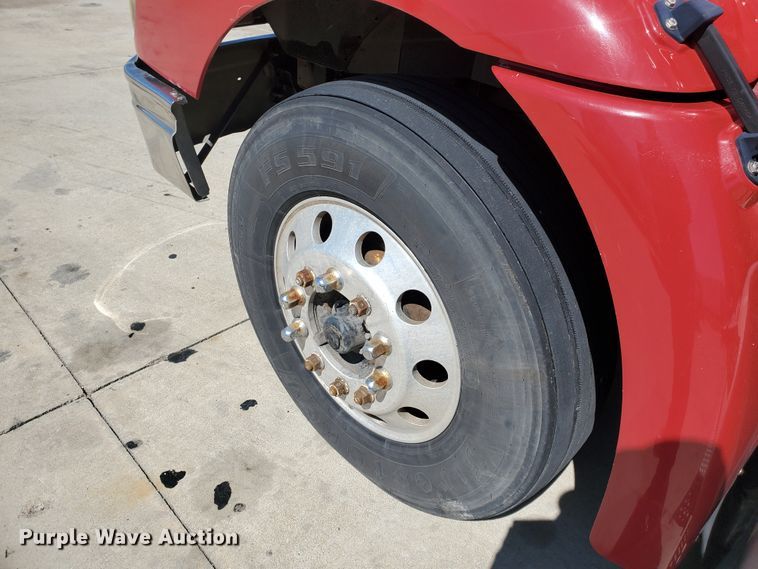 image for item IX9050 2007 International 9400i  semi truck