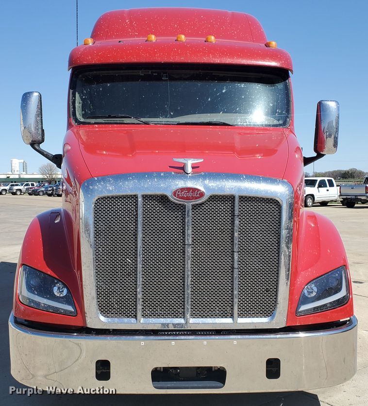 image for item IX9051 2012 Peterbilt 587  semi truck