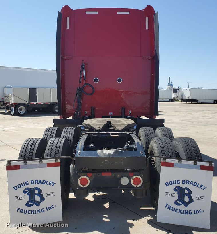 image for item IX9051 2012 Peterbilt 587  semi truck