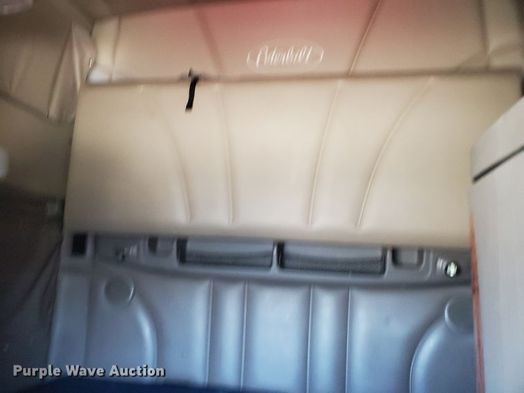 image for item IX9051 2012 Peterbilt 587  semi truck