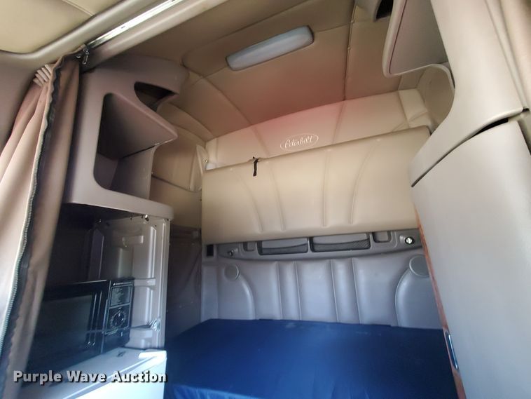 image for item IX9051 2012 Peterbilt 587  semi truck