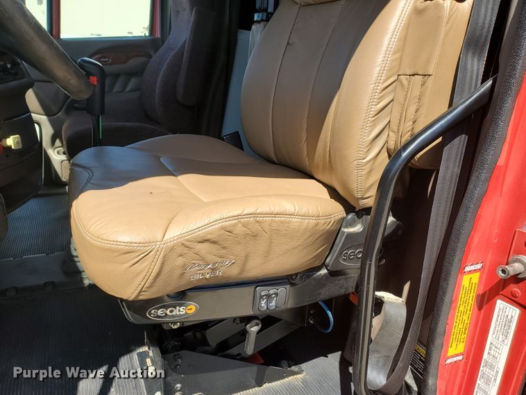 image for item IX9051 2012 Peterbilt 587  semi truck