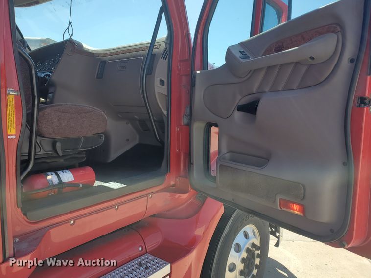 image for item IX9051 2012 Peterbilt 587  semi truck