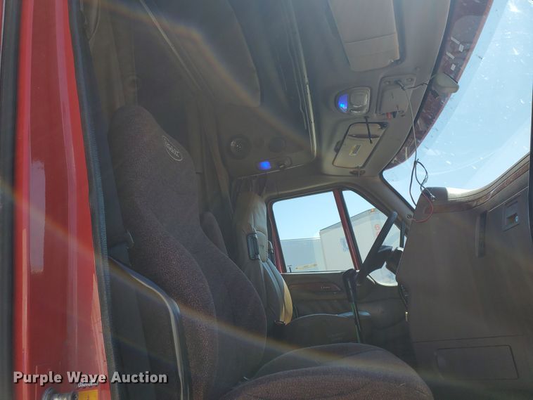 image for item IX9051 2012 Peterbilt 587  semi truck