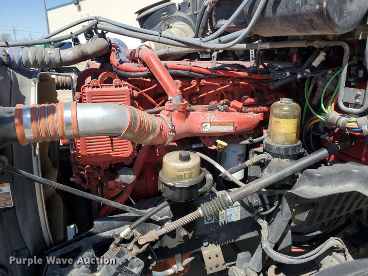 image for item IX9051 2012 Peterbilt 587  semi truck