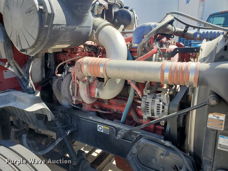 image for item IX9051 2012 Peterbilt 587  semi truck