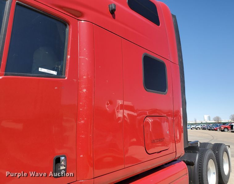 image for item IX9051 2012 Peterbilt 587  semi truck