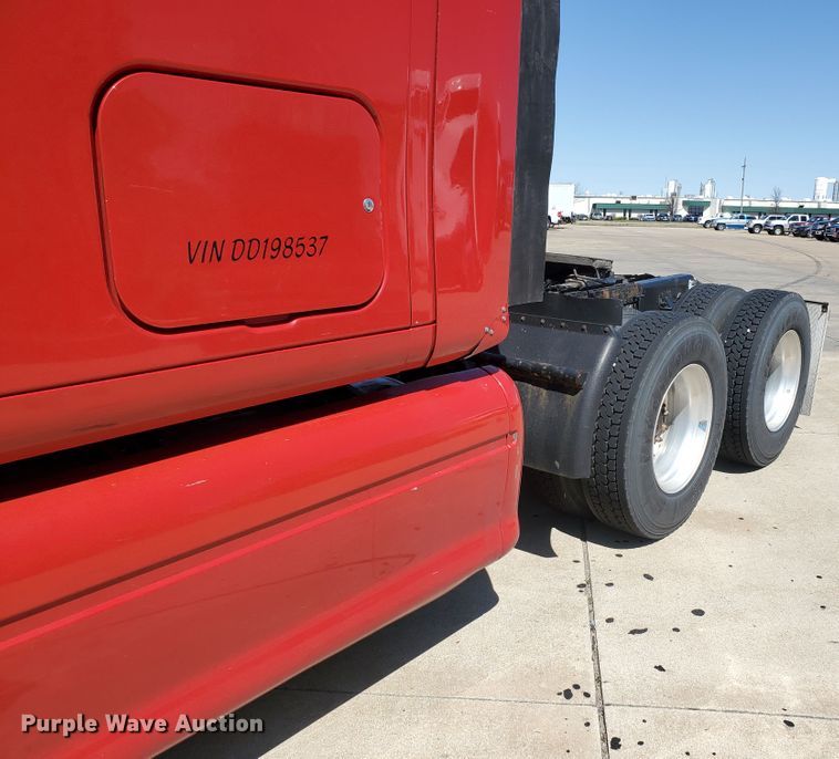 image for item IX9051 2012 Peterbilt 587  semi truck